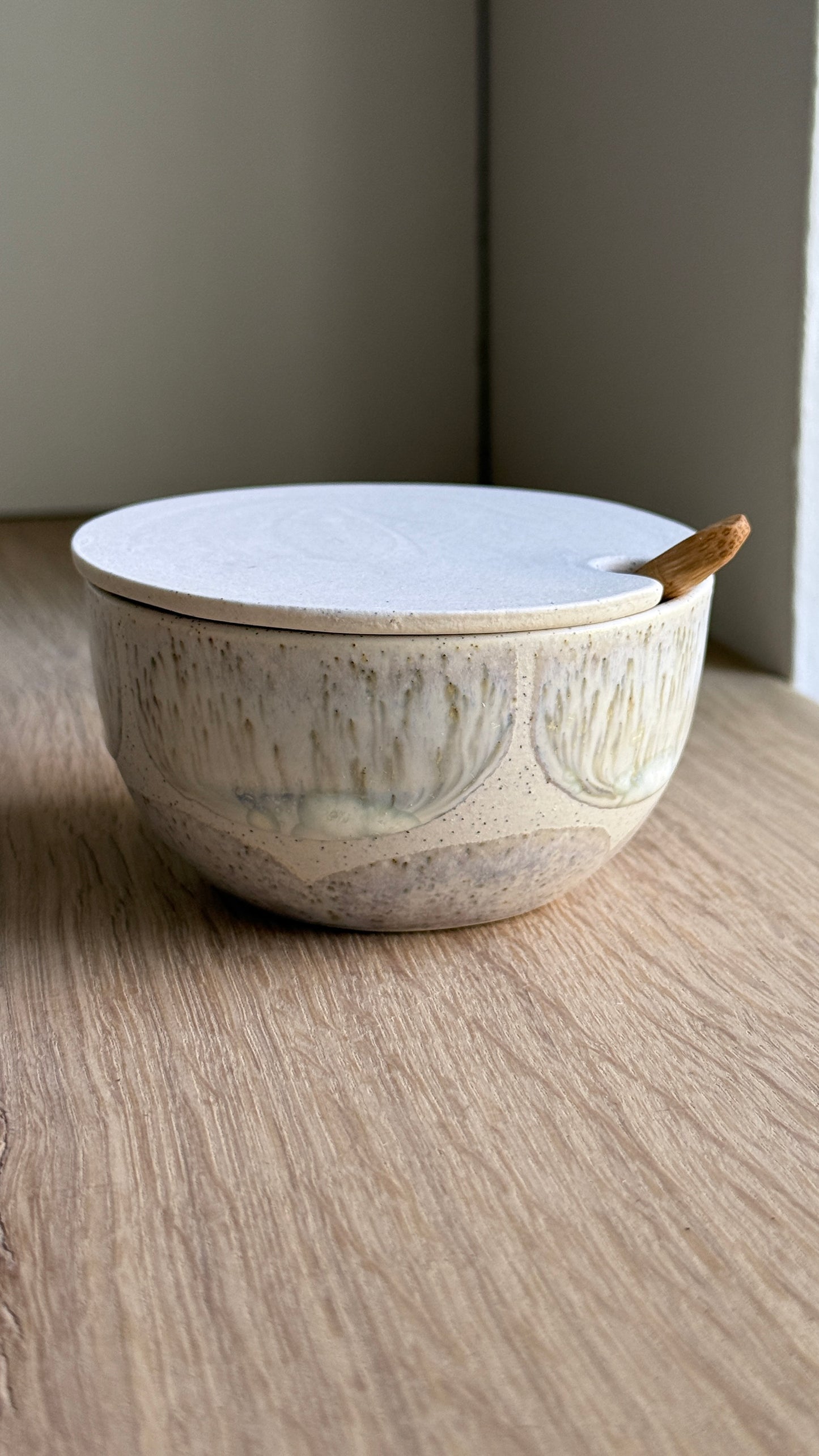 Sugar Bowl w/ lid & spoon, Matt White/ Brush