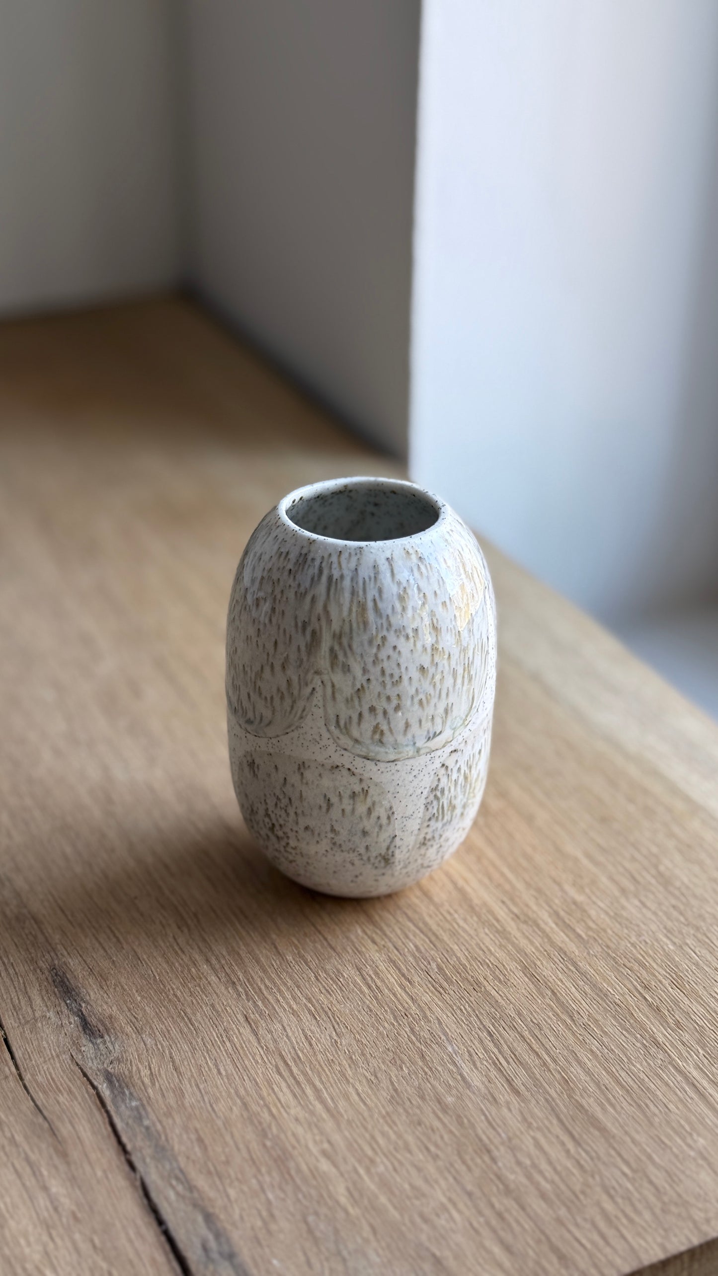 Vase Small, Brush
