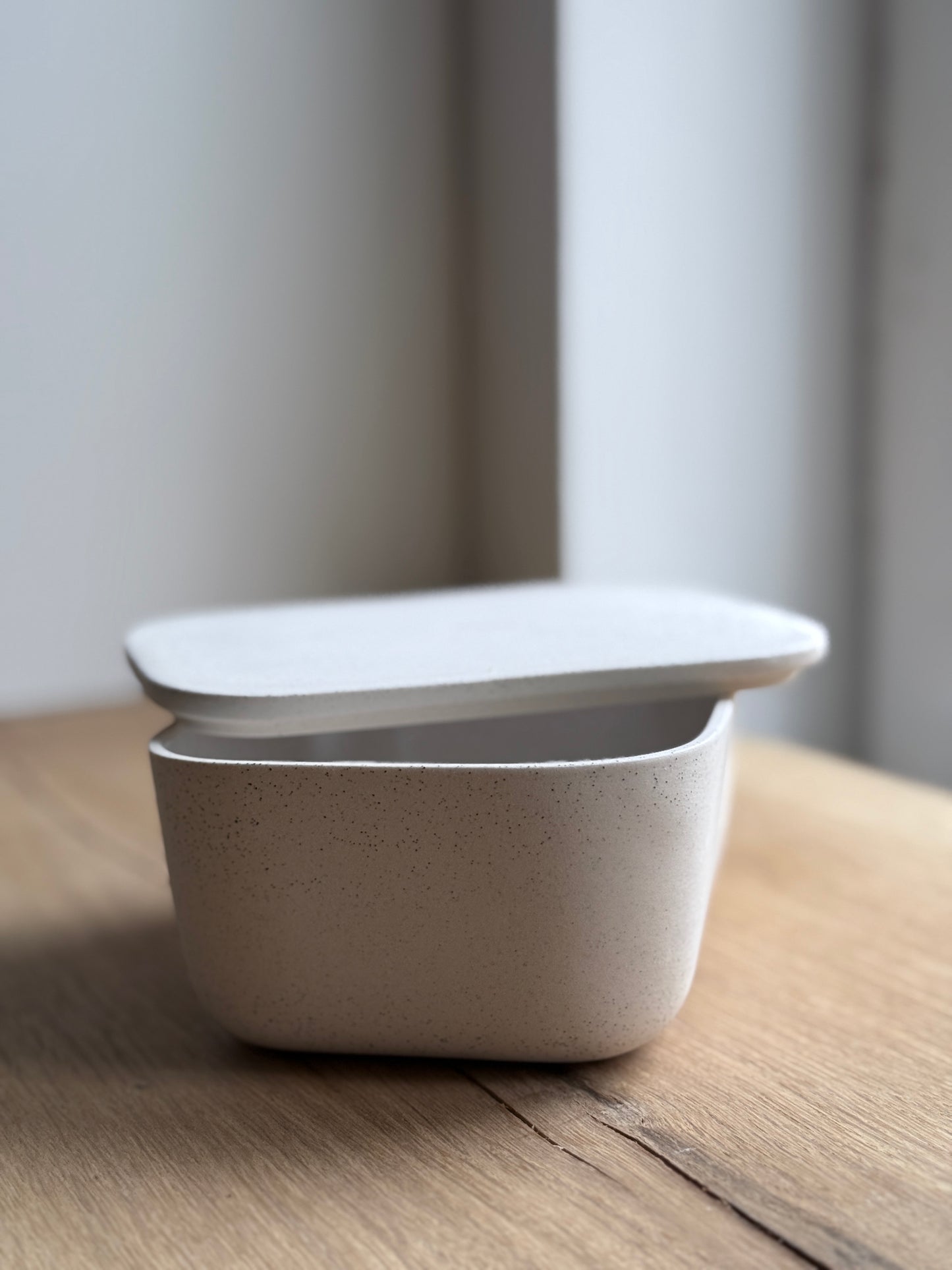 Butter Dish, Matt White w/ lid