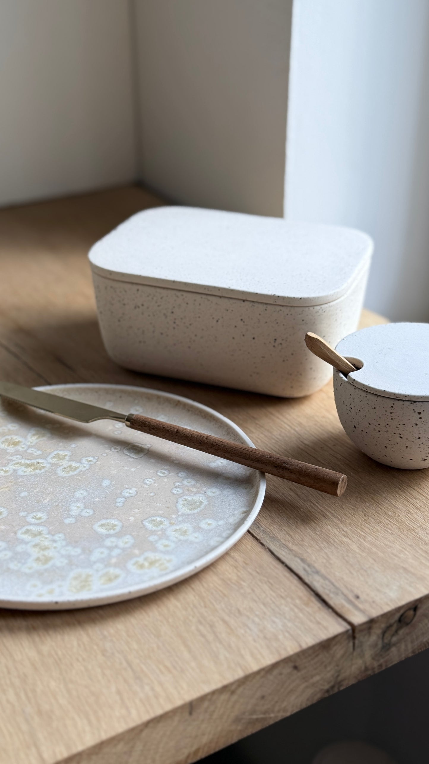Butter Dish, Dots w/ lid
