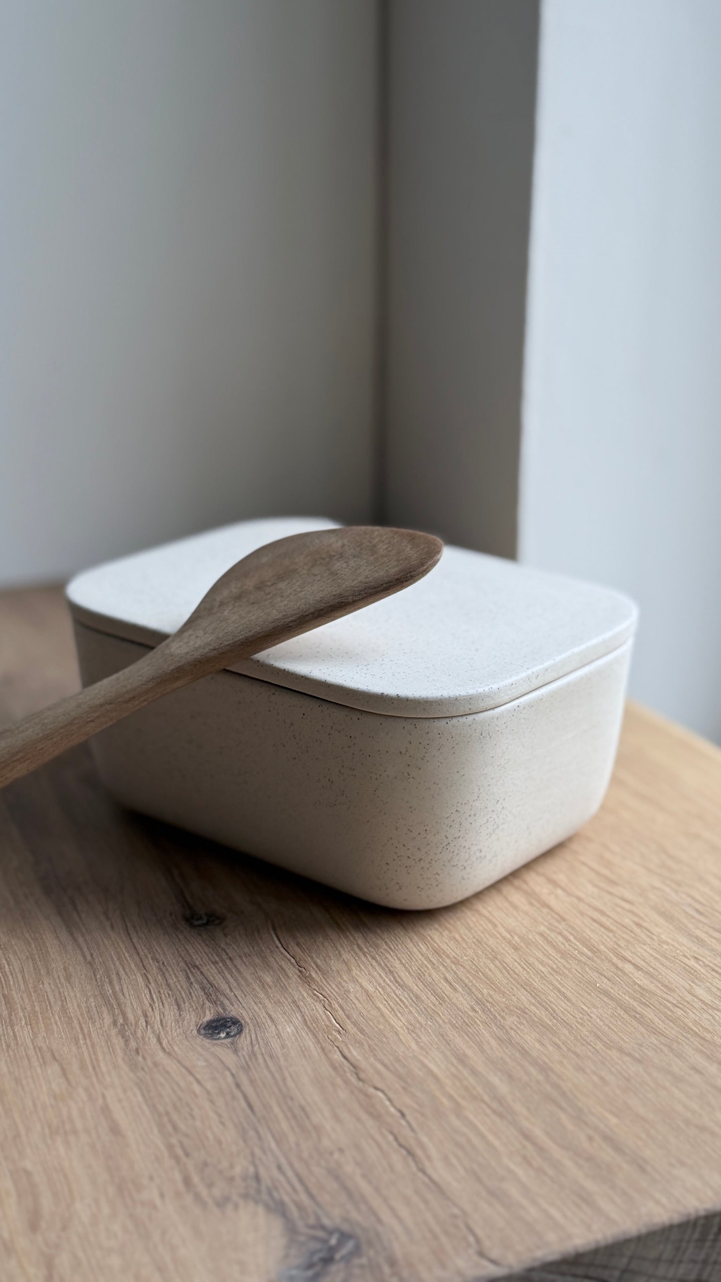 Butter Dish, Matt White w/ lid