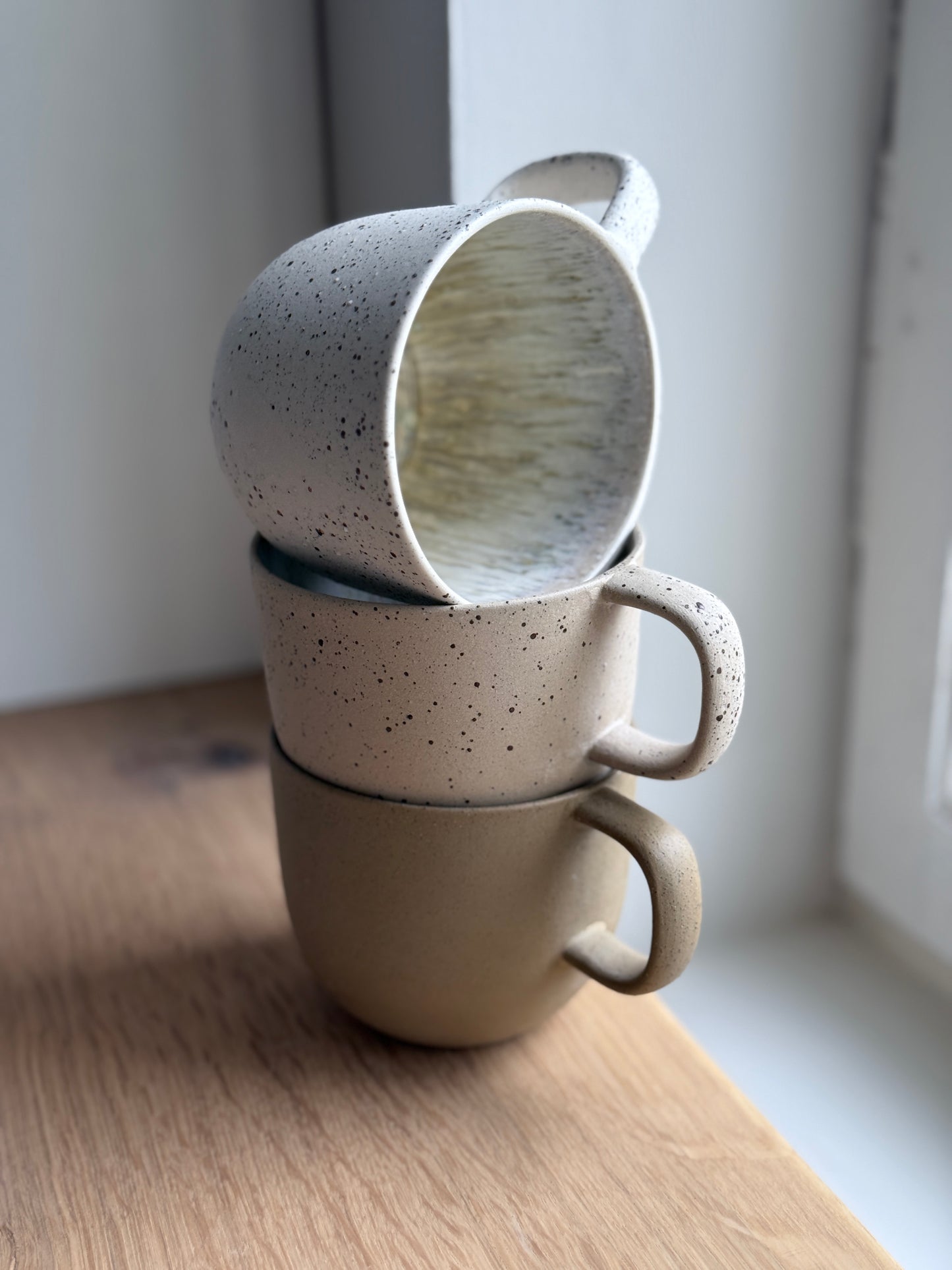 Mug with handle, Dots w/Crystal glaze (250 ml)