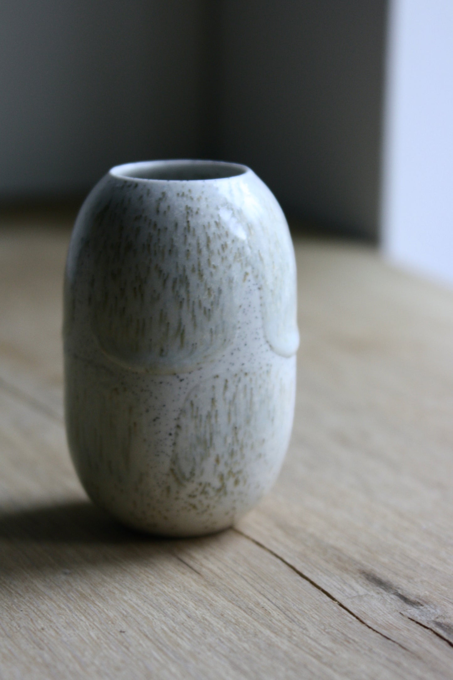 Vase Small, Brush