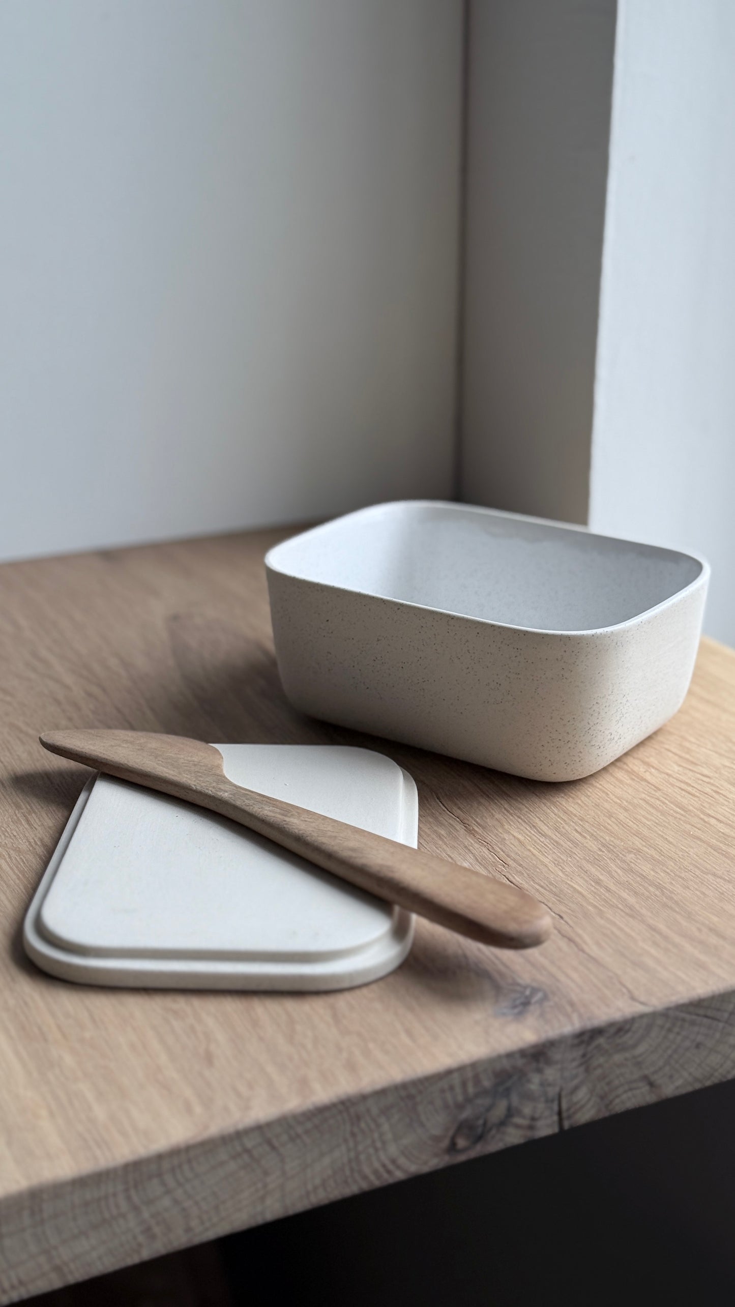 Butter Dish, Matt White w/ lid