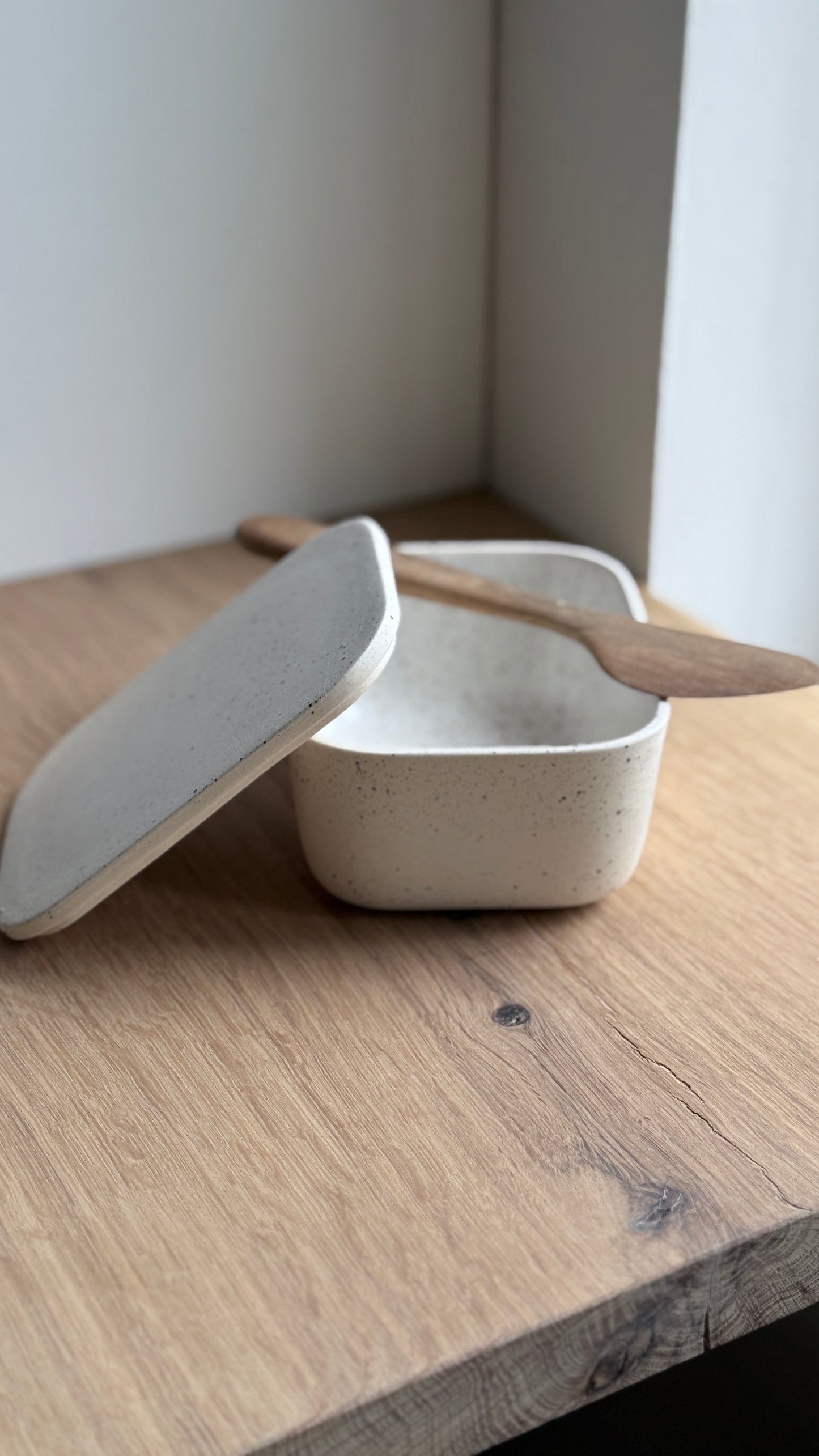 Butter Dish, Dots w/ lid