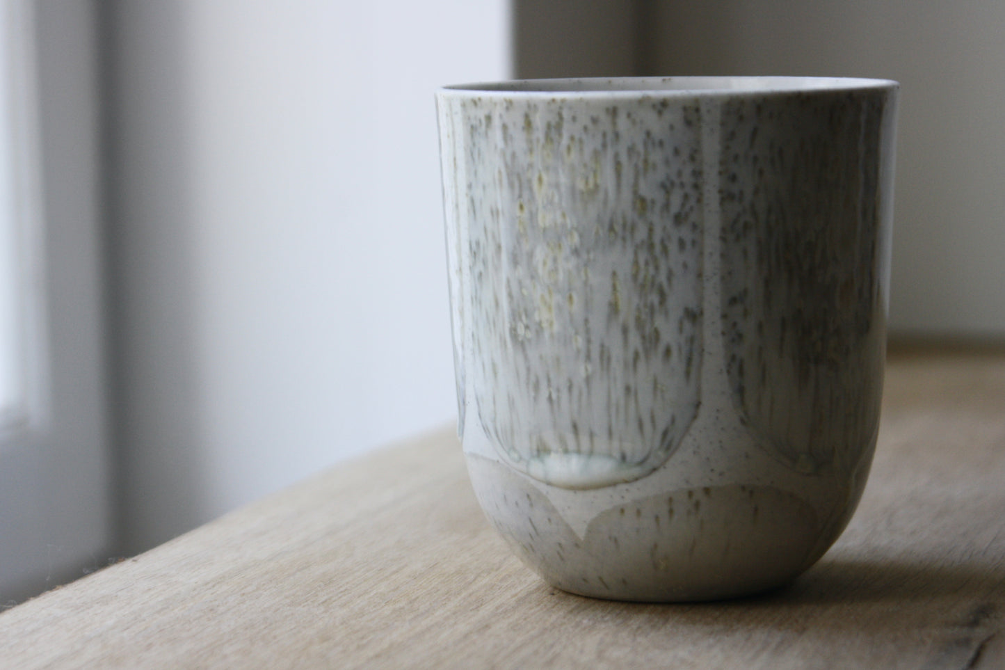 Coffee/Tea Cup, Light Stone Grey w/ brush strokes (400 ml)