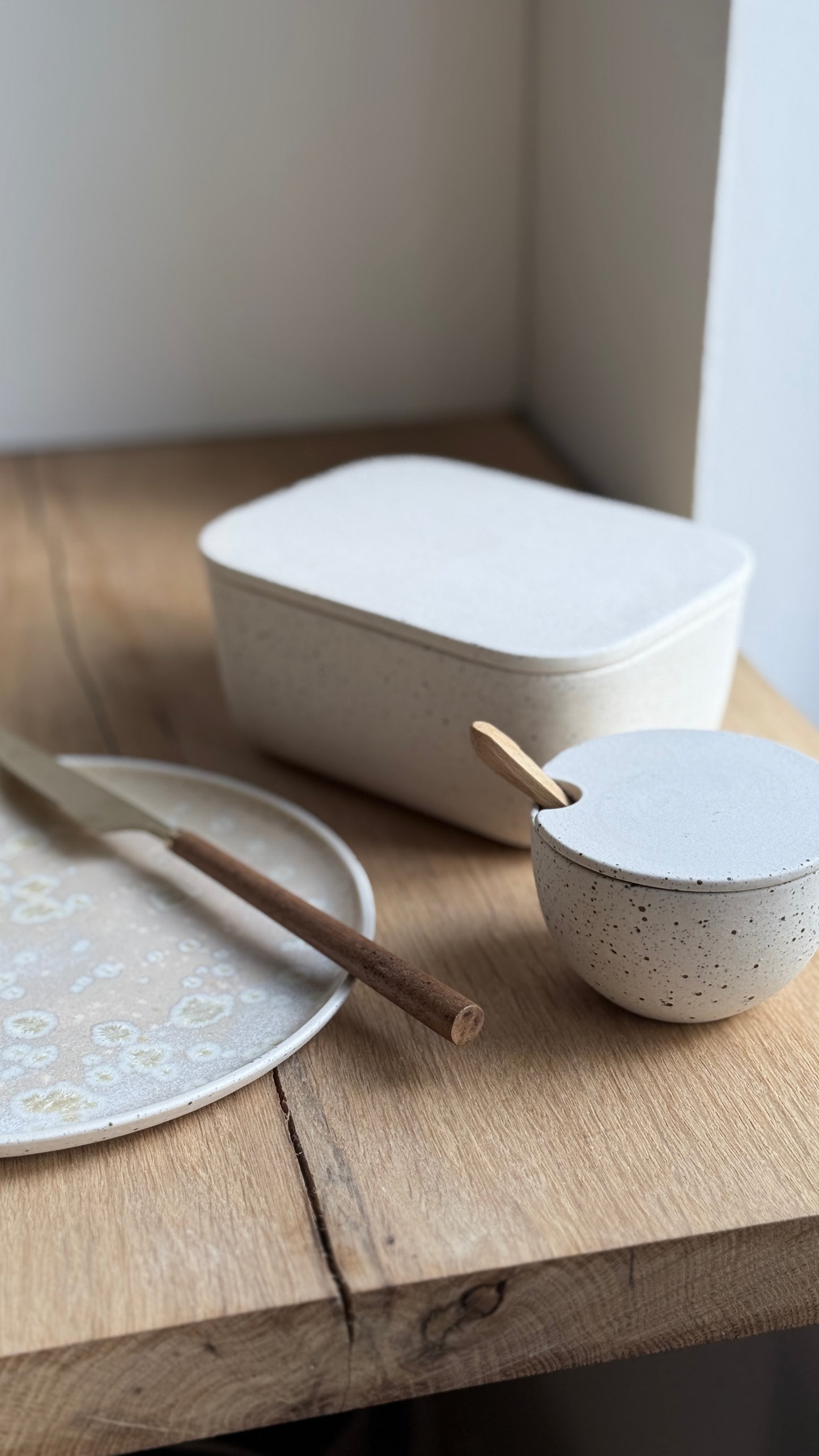 Butter Dish, Dots w/ lid